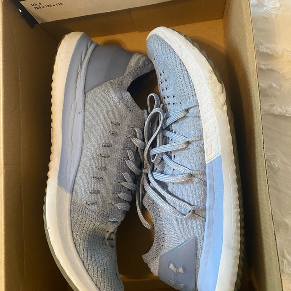 Under Armour running shoes - Picture 11 of 12